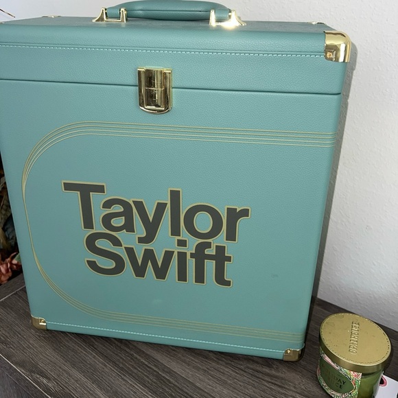 Taylor swift midnights vinyl case! It’s used, no signs of wear. From her site. - Picture 1 of 1